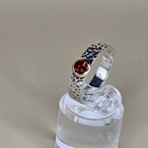 anillo punch granate